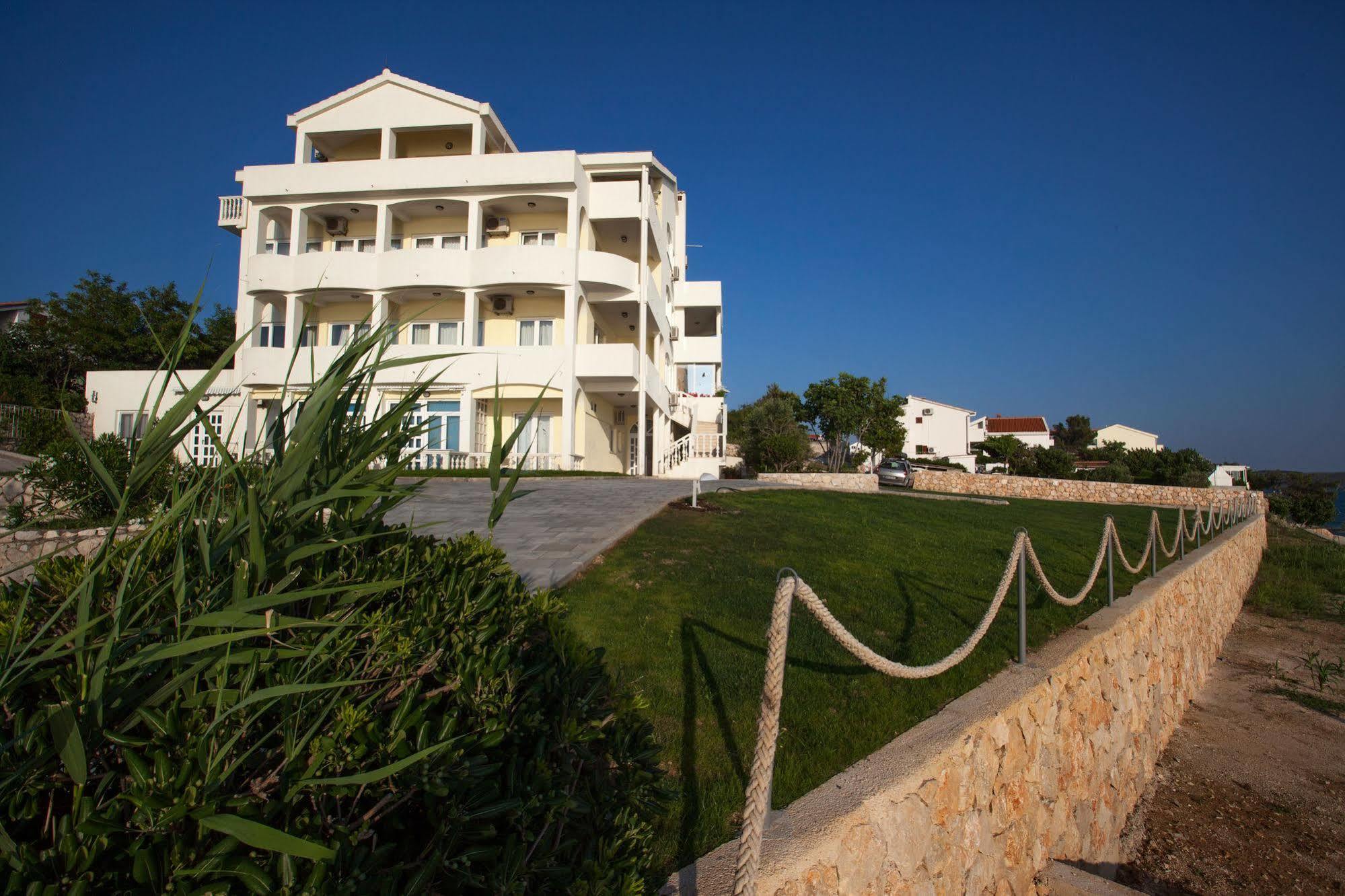 Hotel Vila 4M Razanac Exterior photo